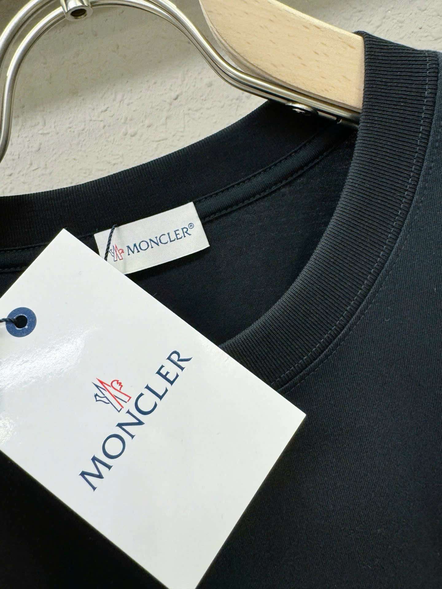 몽클레르 자수 로고 남성 반팔티