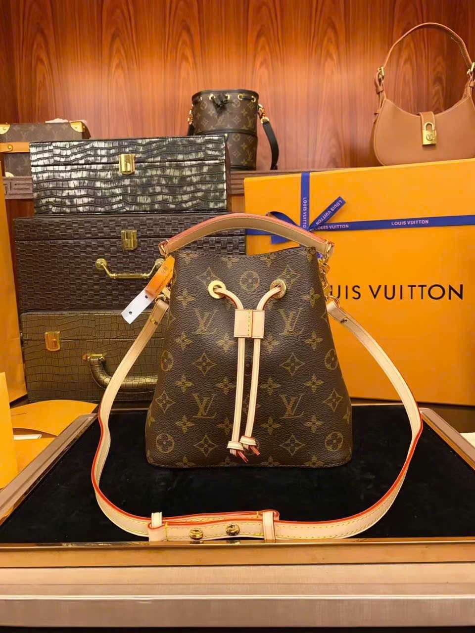 루이비통 NEONO 여성 가방