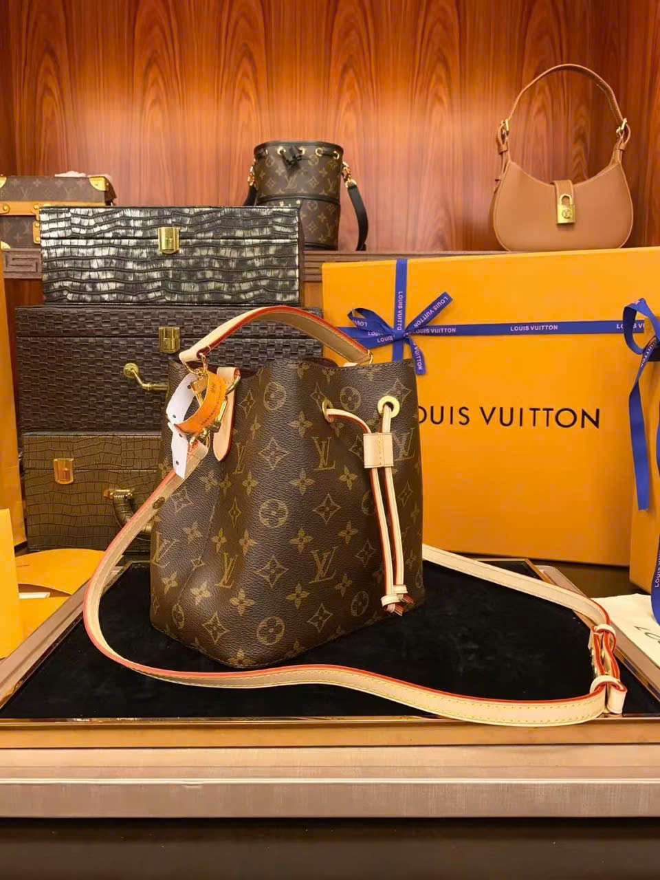 루이비통 NEONO 여성 가방