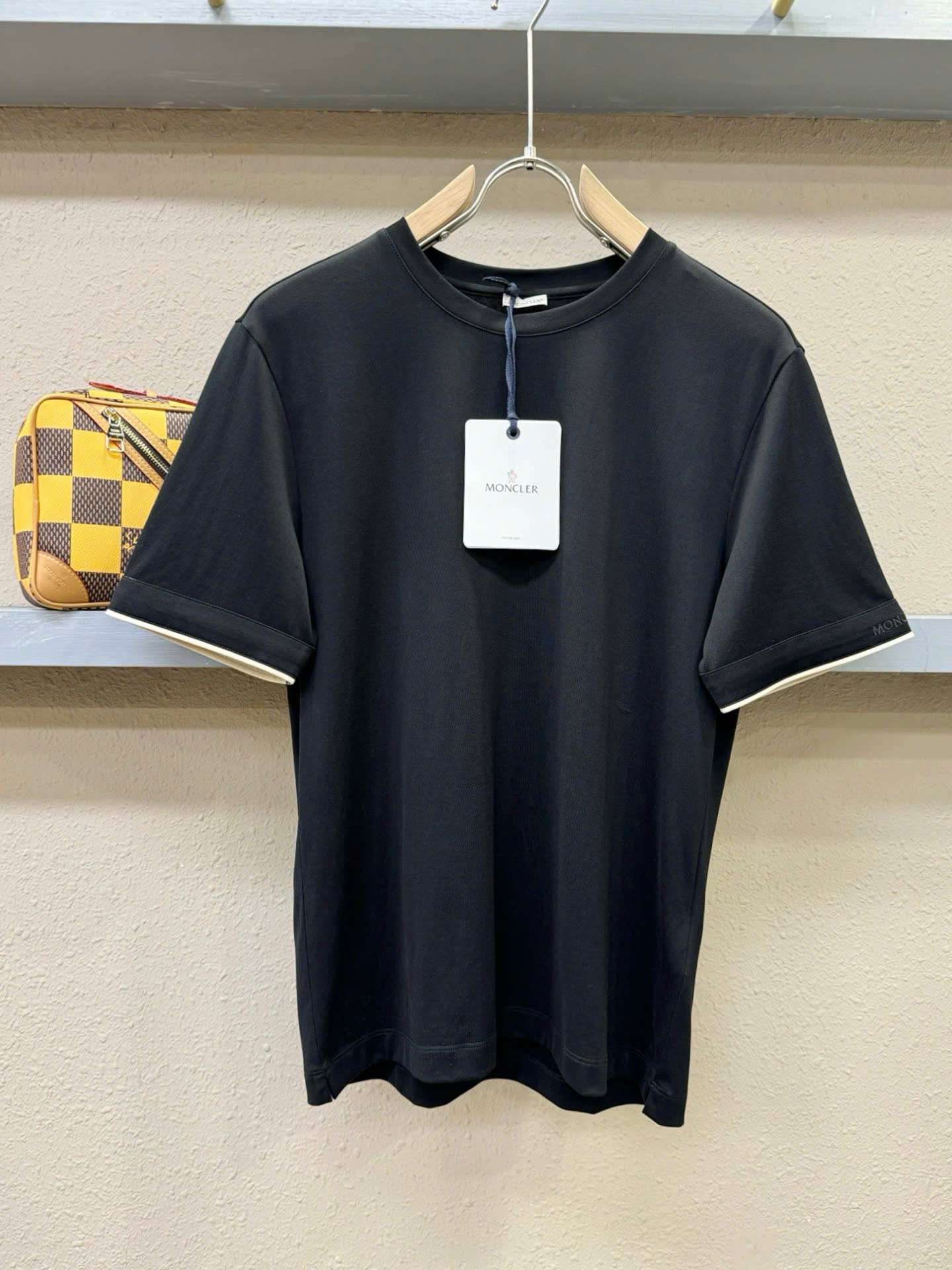 몽클레르 소매 자수 로고 남성 반팔티