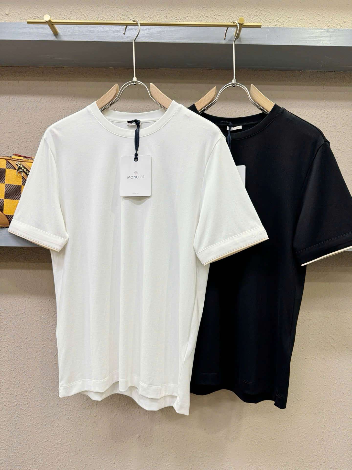 몽클레르 소매 자수 로고 남성 반팔티