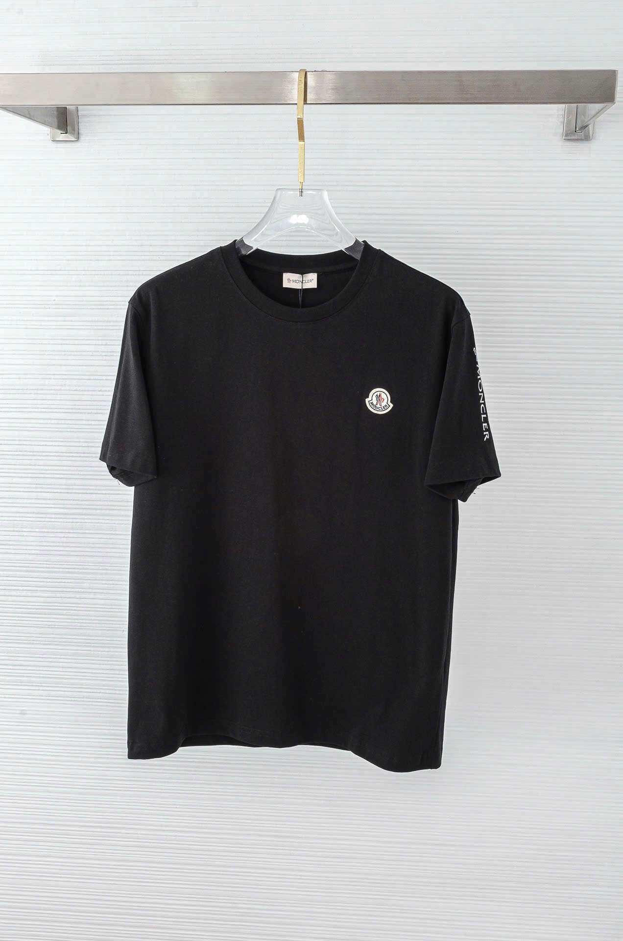 몽클레르 가슴 & 소매 로고 남성 반팔티 (2컬러)