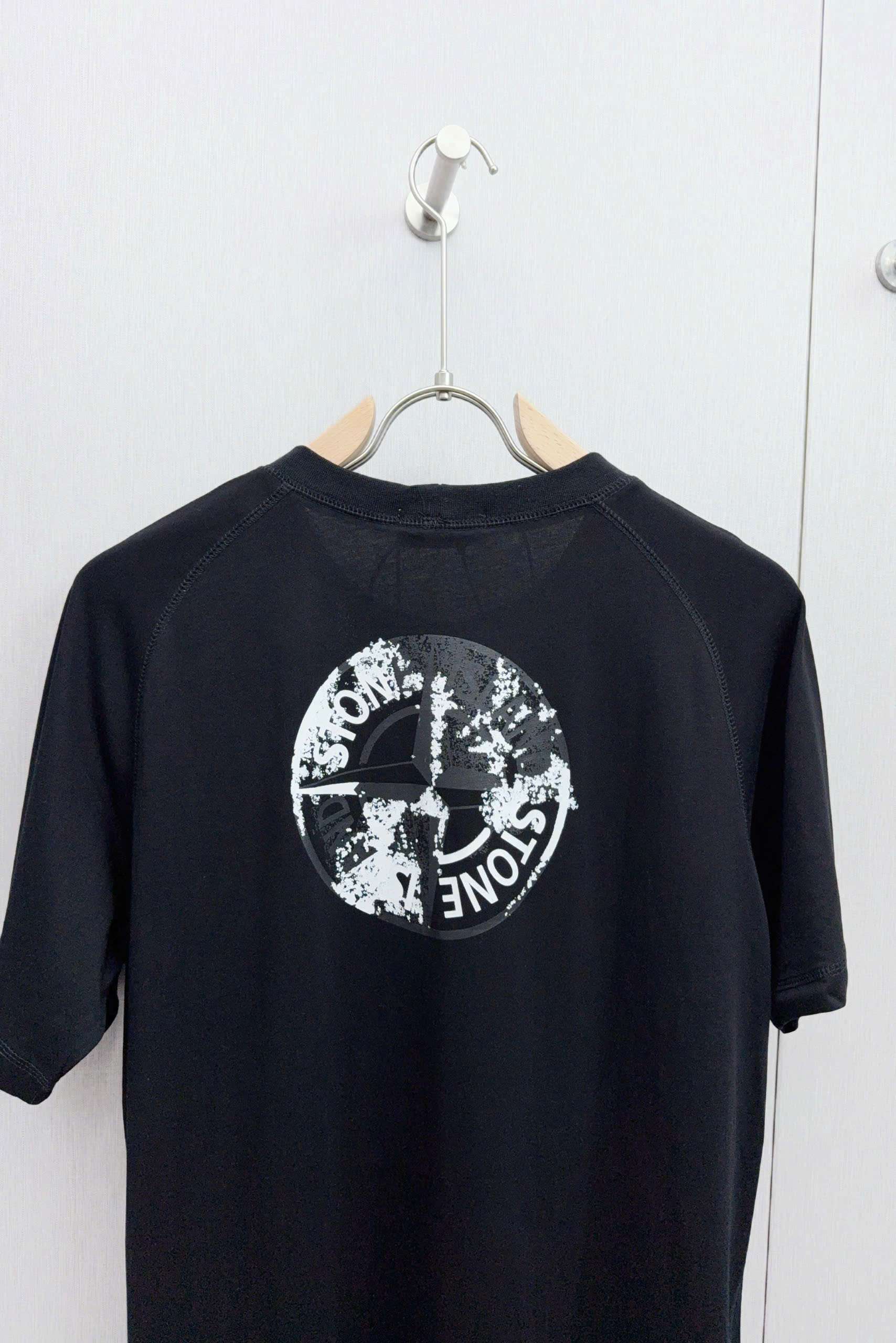 스톤아일랜드 앞뒤 로고 남성 반팔티