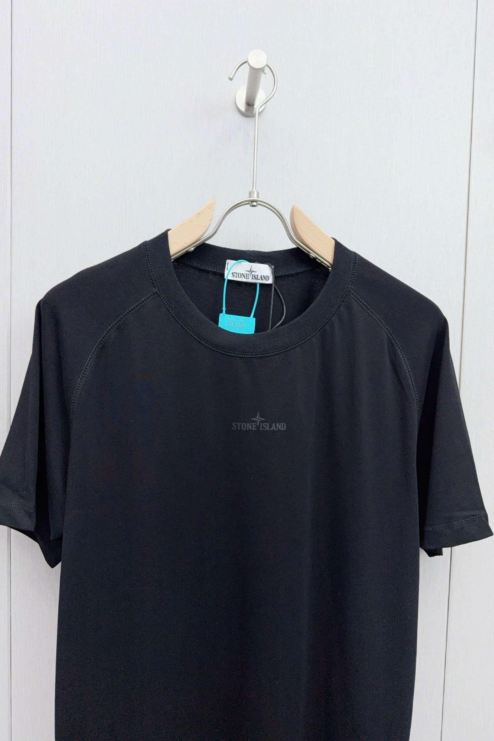 스톤아일랜드 앞뒤 로고 남성 반팔티