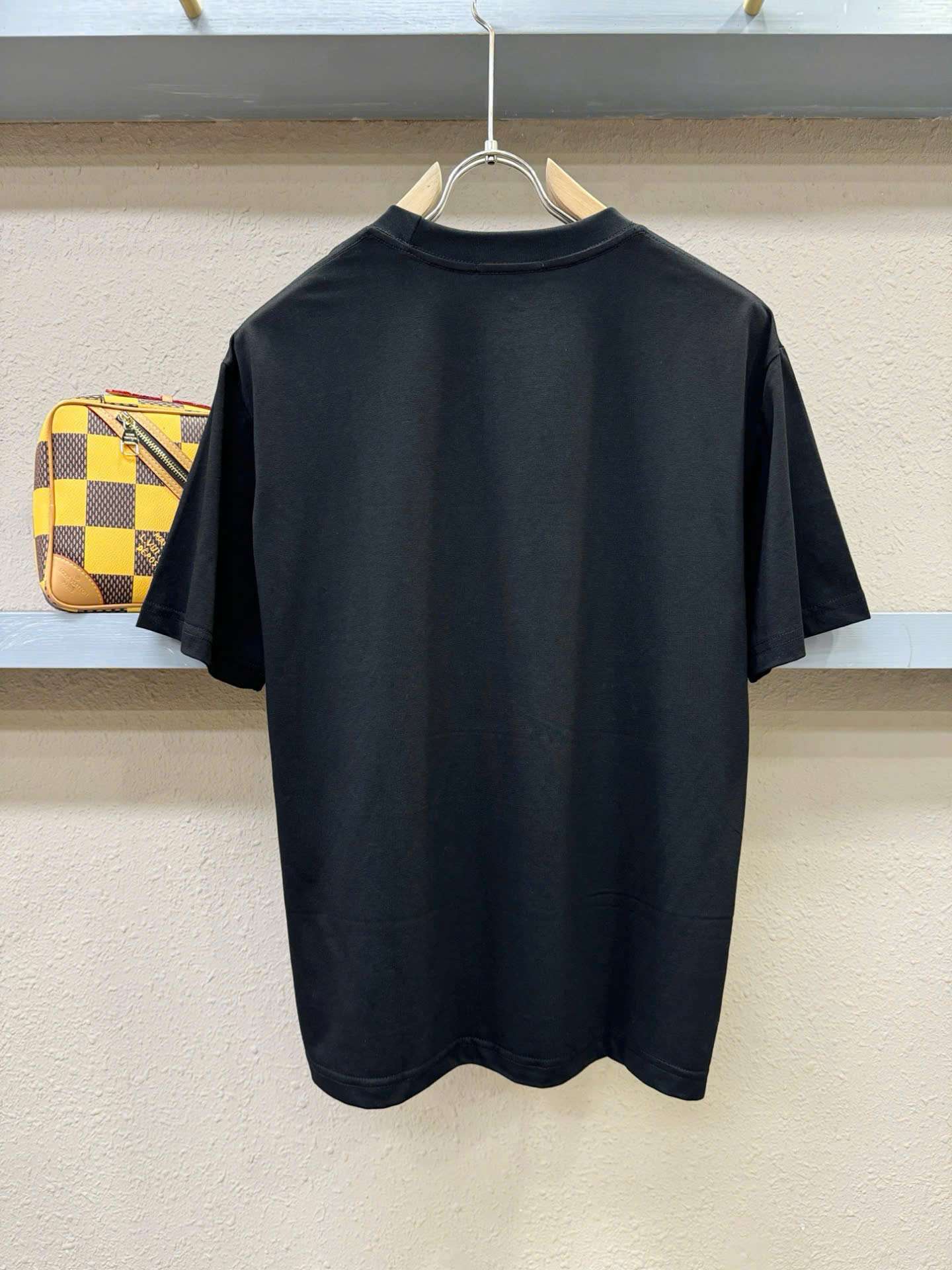 프라다 삼각 로고 남성 반팔티