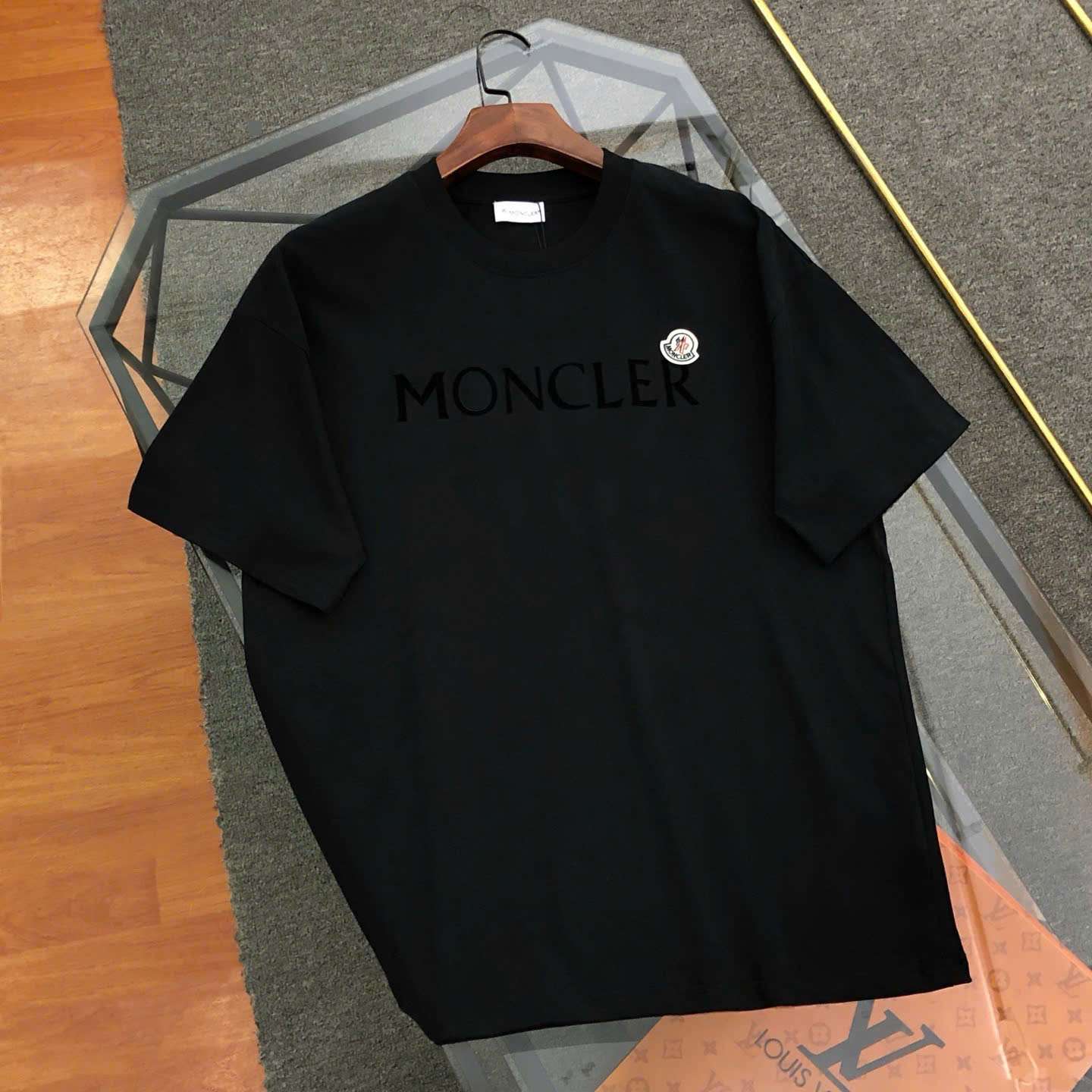 몽클레르 가슴 로고 남성 반팔티