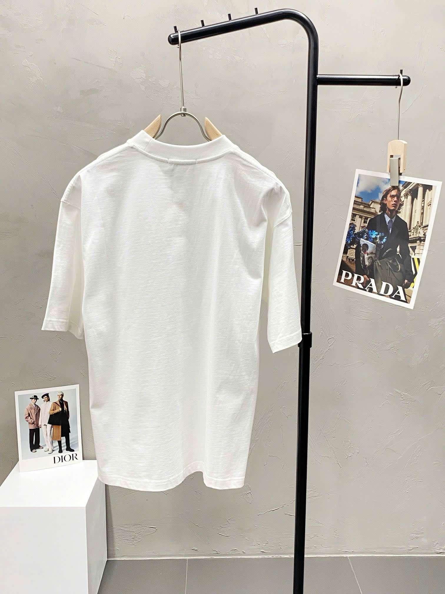 몽클레르 자수 로고 남성 반팔티