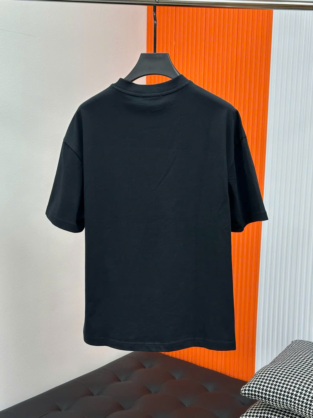 프라다 삼각 로고 남성 블랙 상의