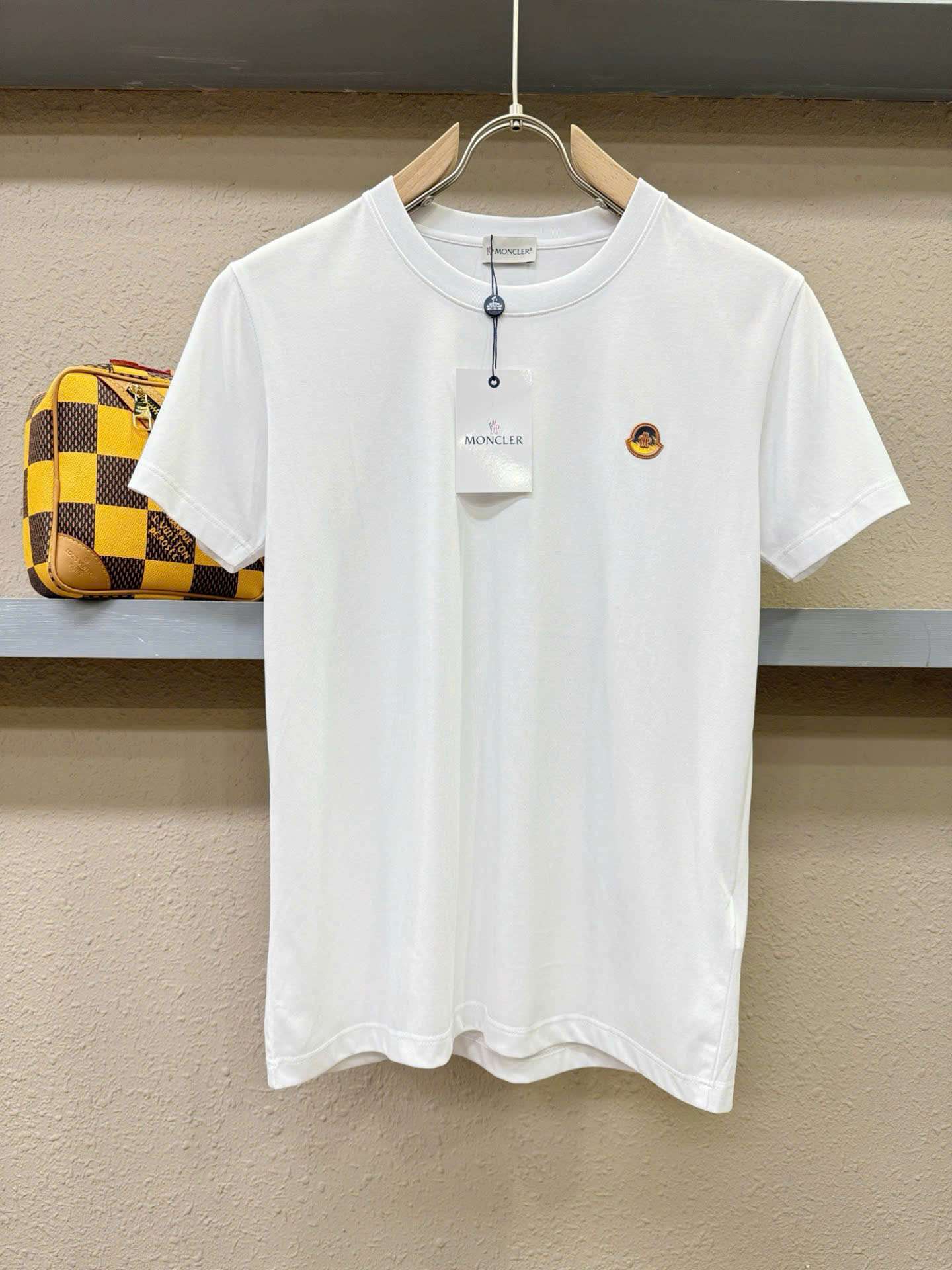 몽클레르 가슴 로고 남성 반팔티