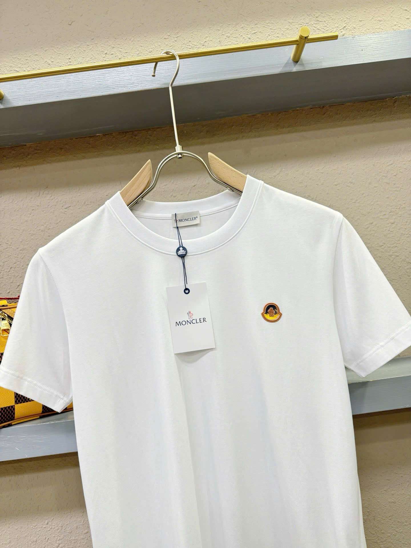 몽클레르 가슴 로고 남성 반팔티