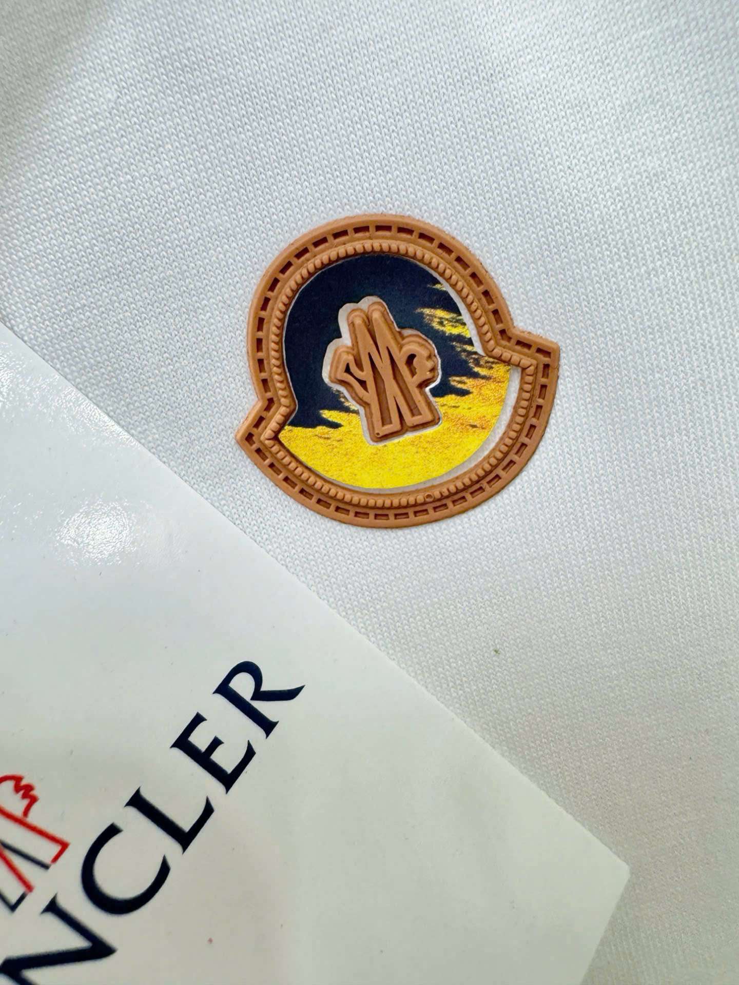 몽클레르 가슴 로고 남성 반팔티