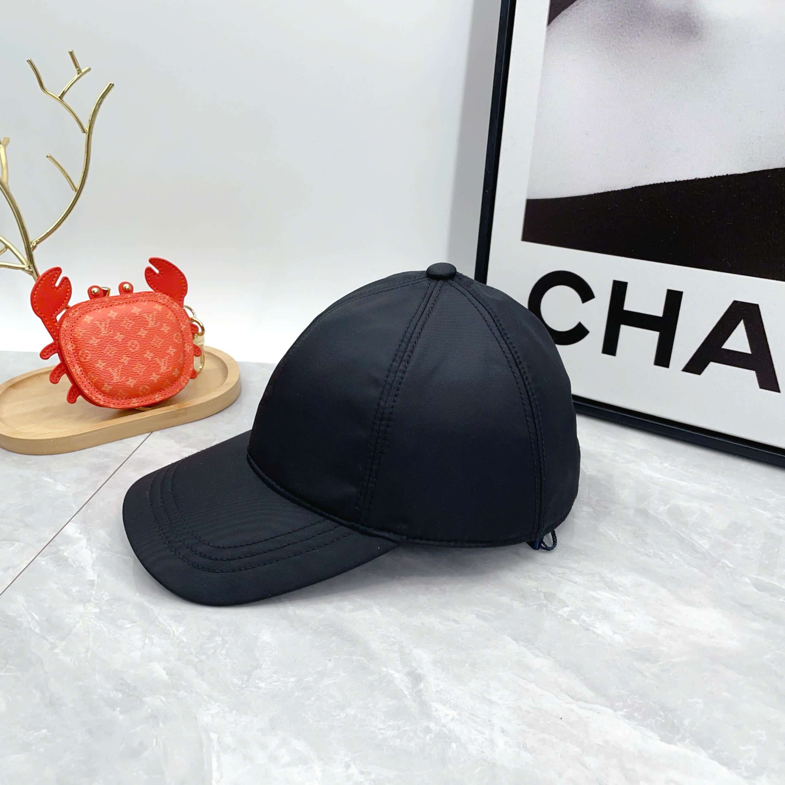 프라다 삼각 로고 남성 모자