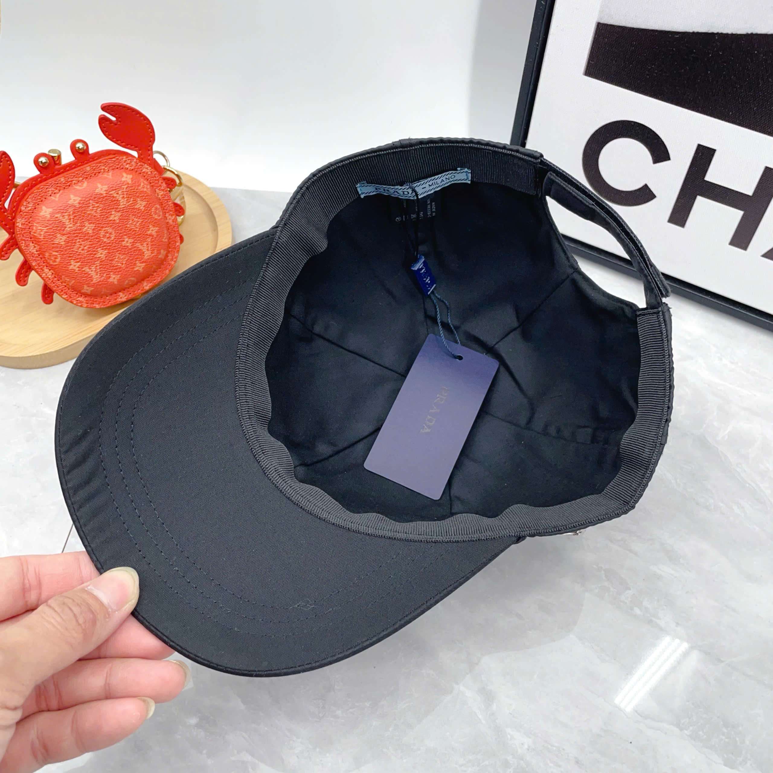 프라다 삼각 로고 남성 모자