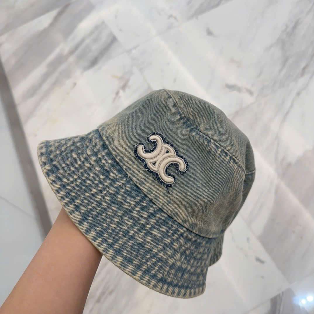 셀린느 자수 로고 여성 모자