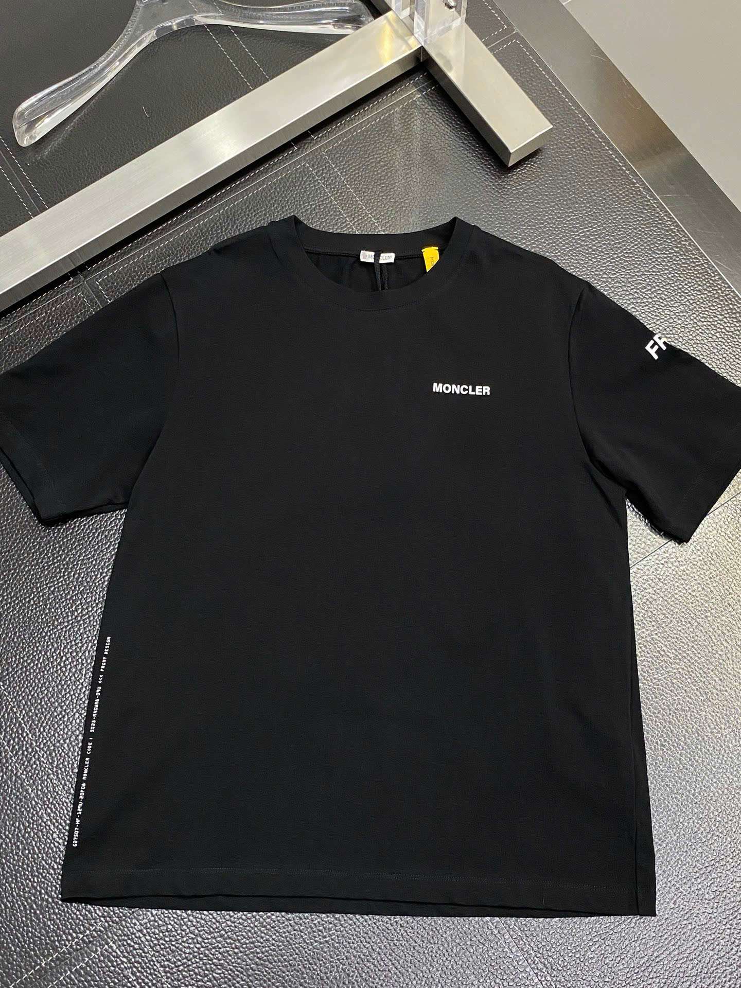 몽클레르 앞뒤 로고 남성 반팔티