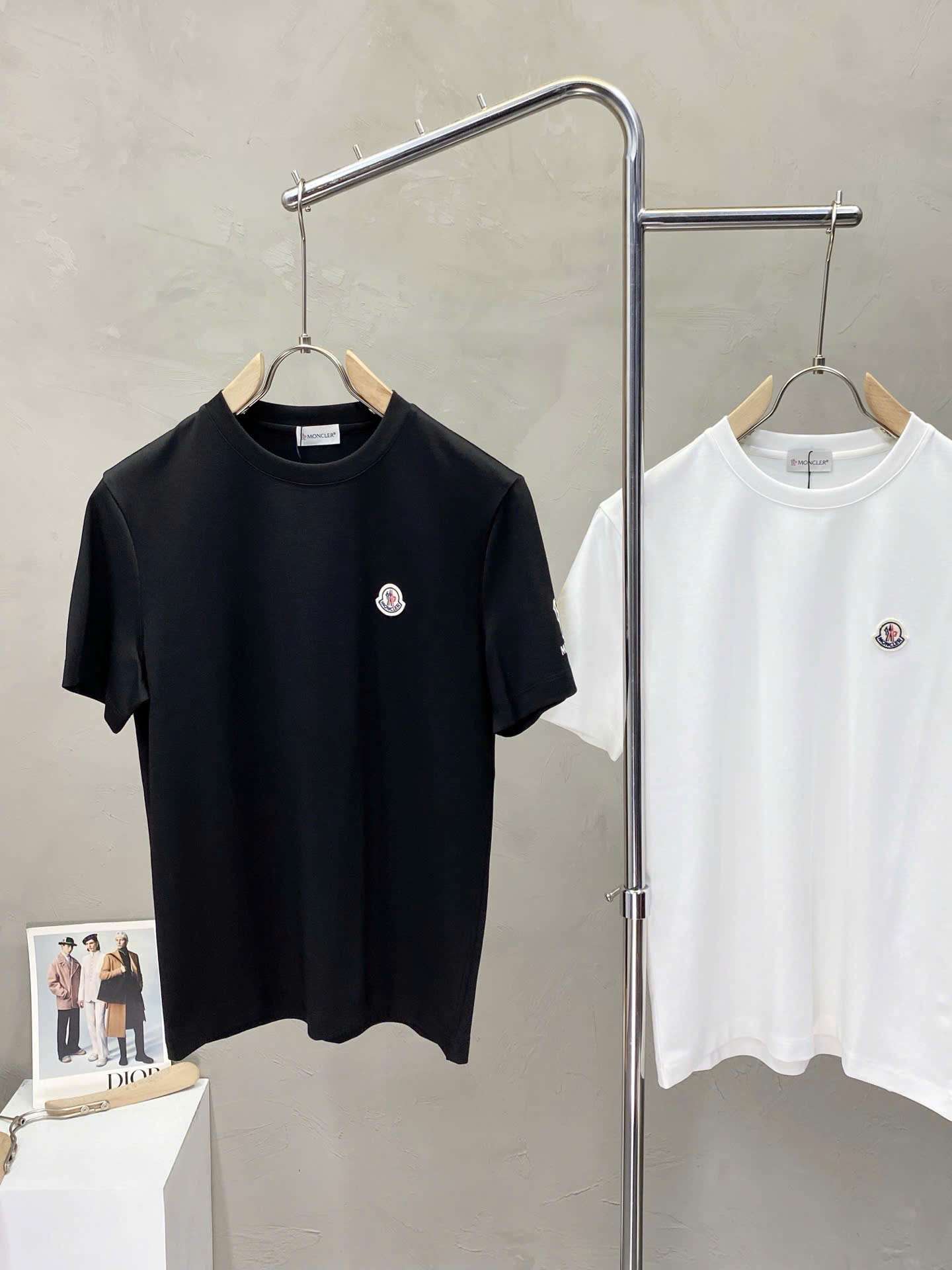 몽클레르 자수 로고 남성 반팔티