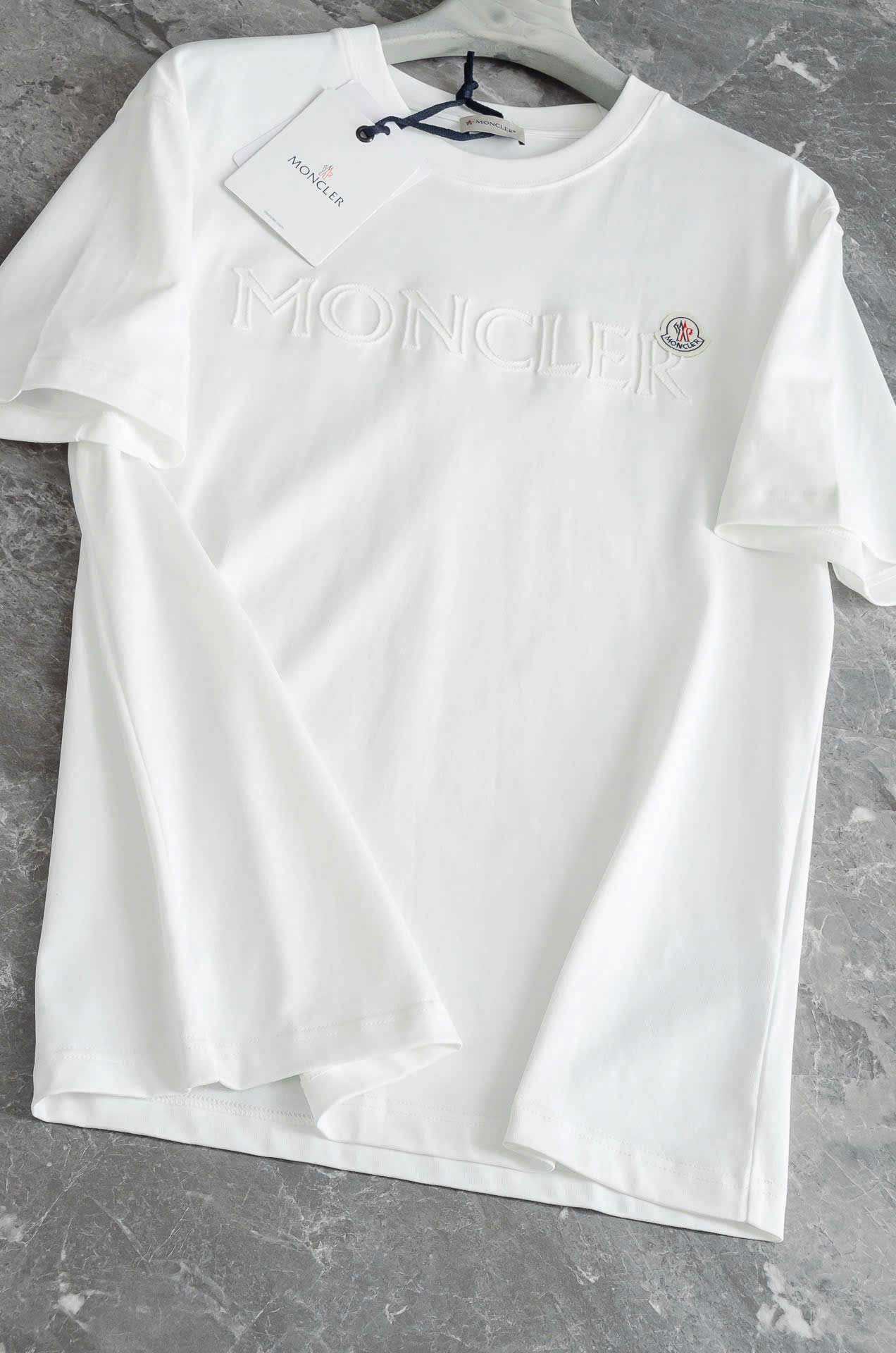 몽클레르 자수 로고 남성 반팔티 (2컬러)