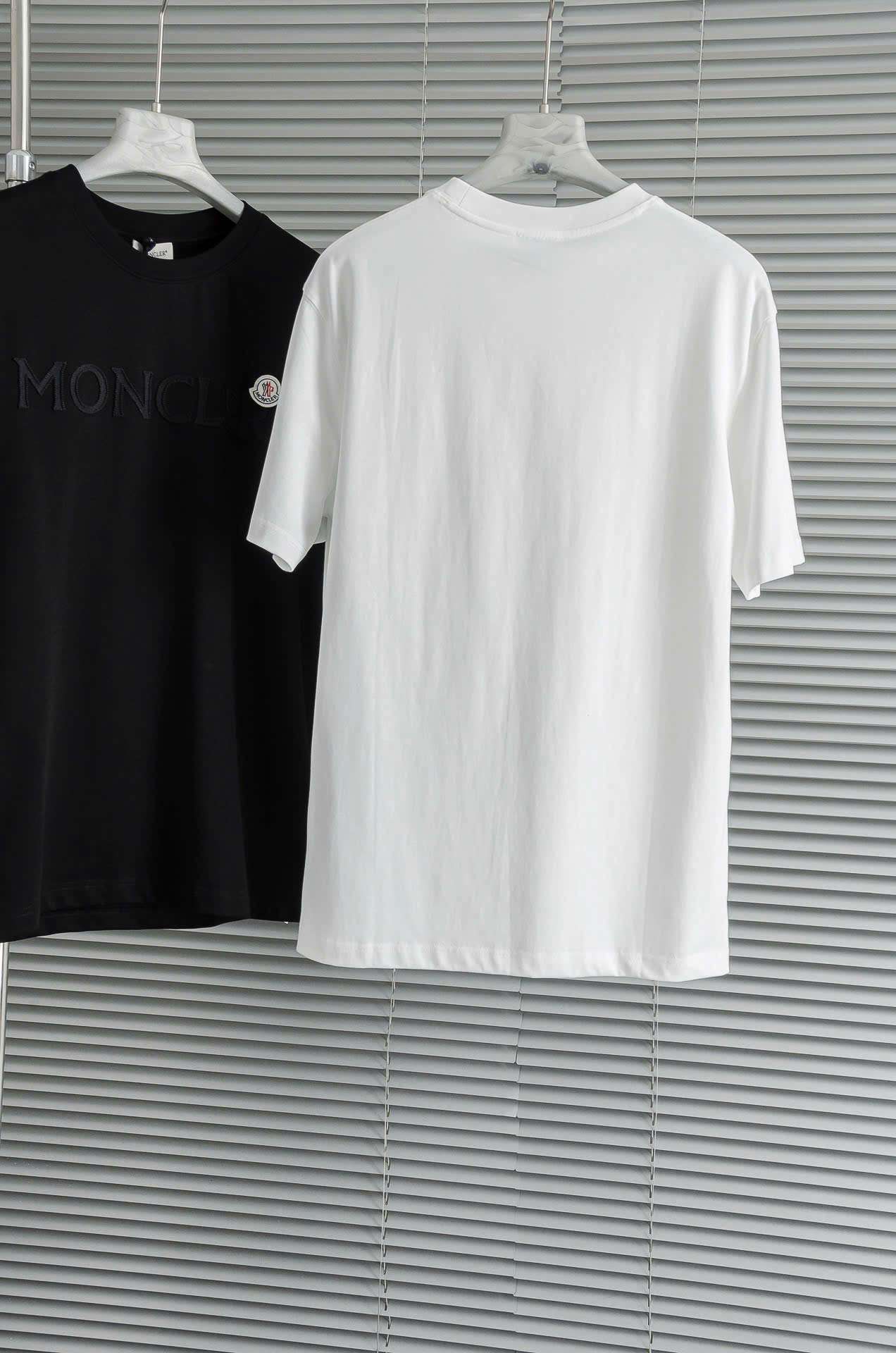 몽클레르 자수 로고 남성 반팔티 (2컬러)