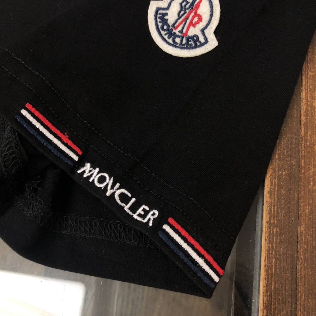 몽클레르 자수 로고 남성 반팔티 (2컬러)