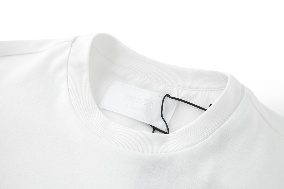 프라다 앞가슴 지퍼 포켓 남성 반팔티