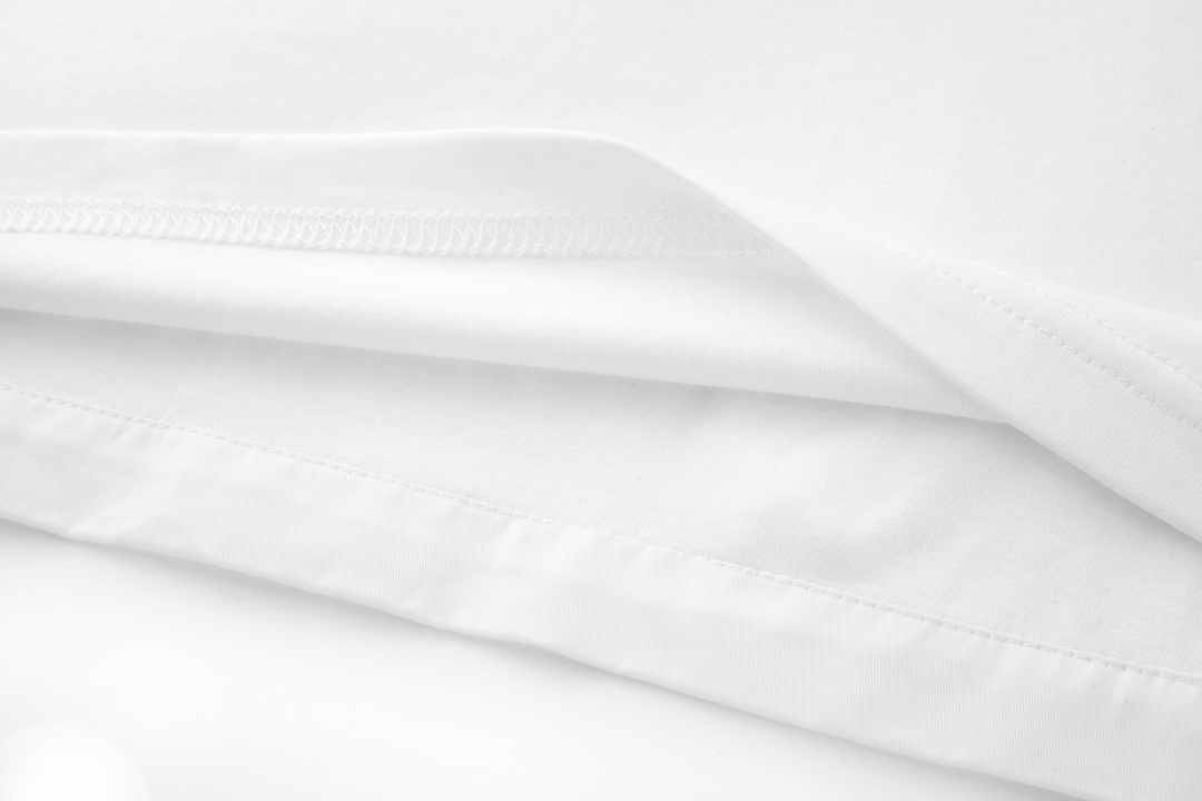 프라다 앞가슴 지퍼 포켓 남성 반팔티