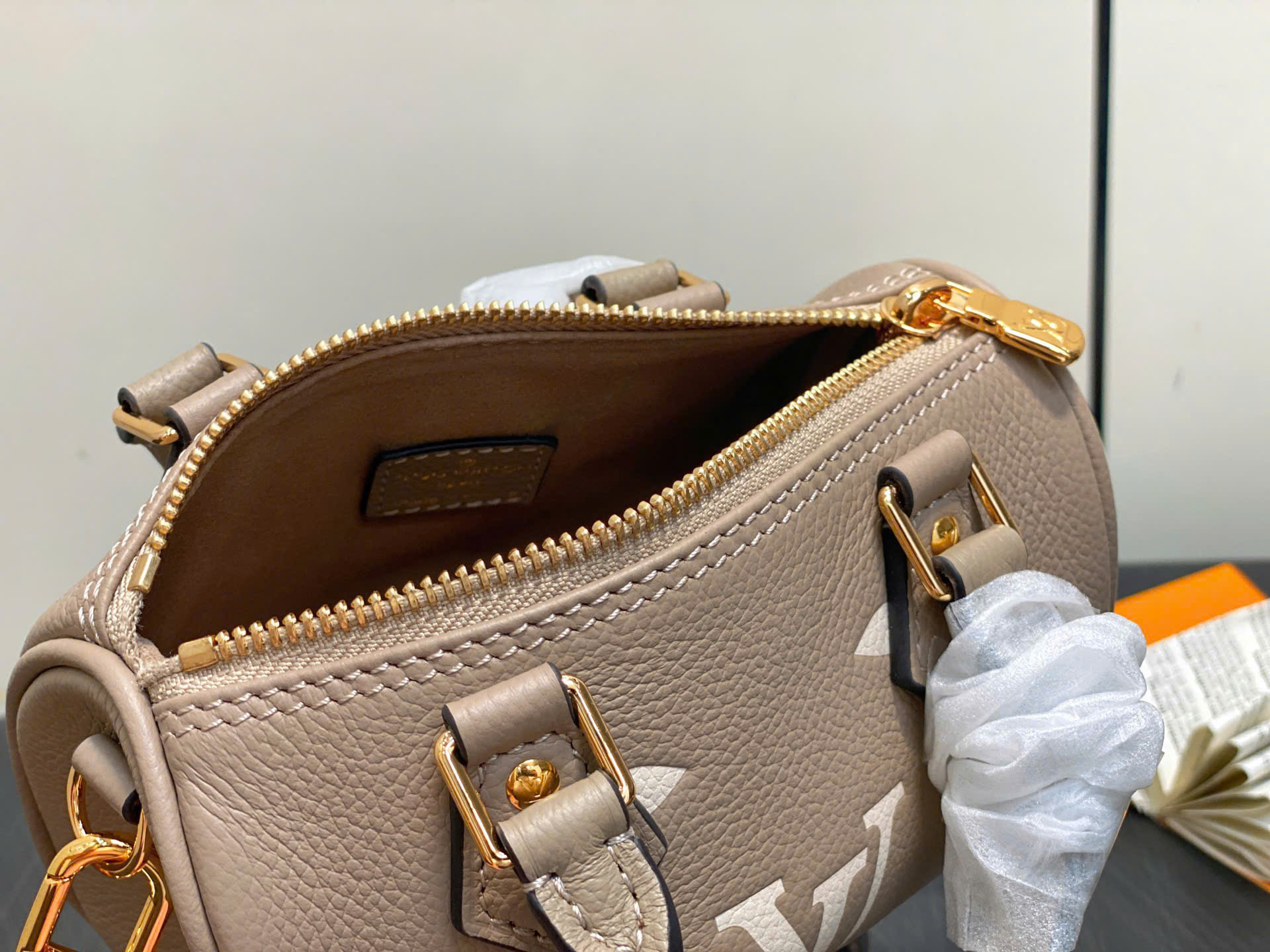 루이비통 Nano Speedy Monogram Empreinte Gray 여성 가방