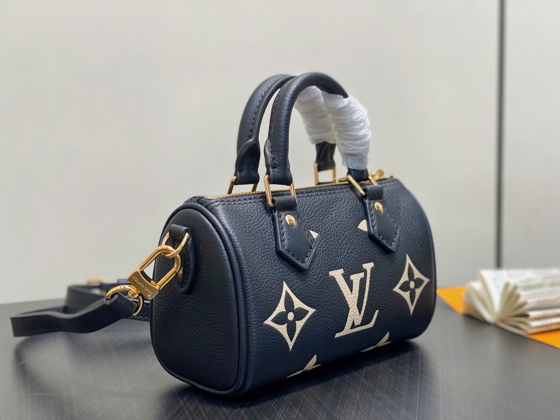 루이비통 Nano Speedy Monogram Empreinte Black 여성 가방