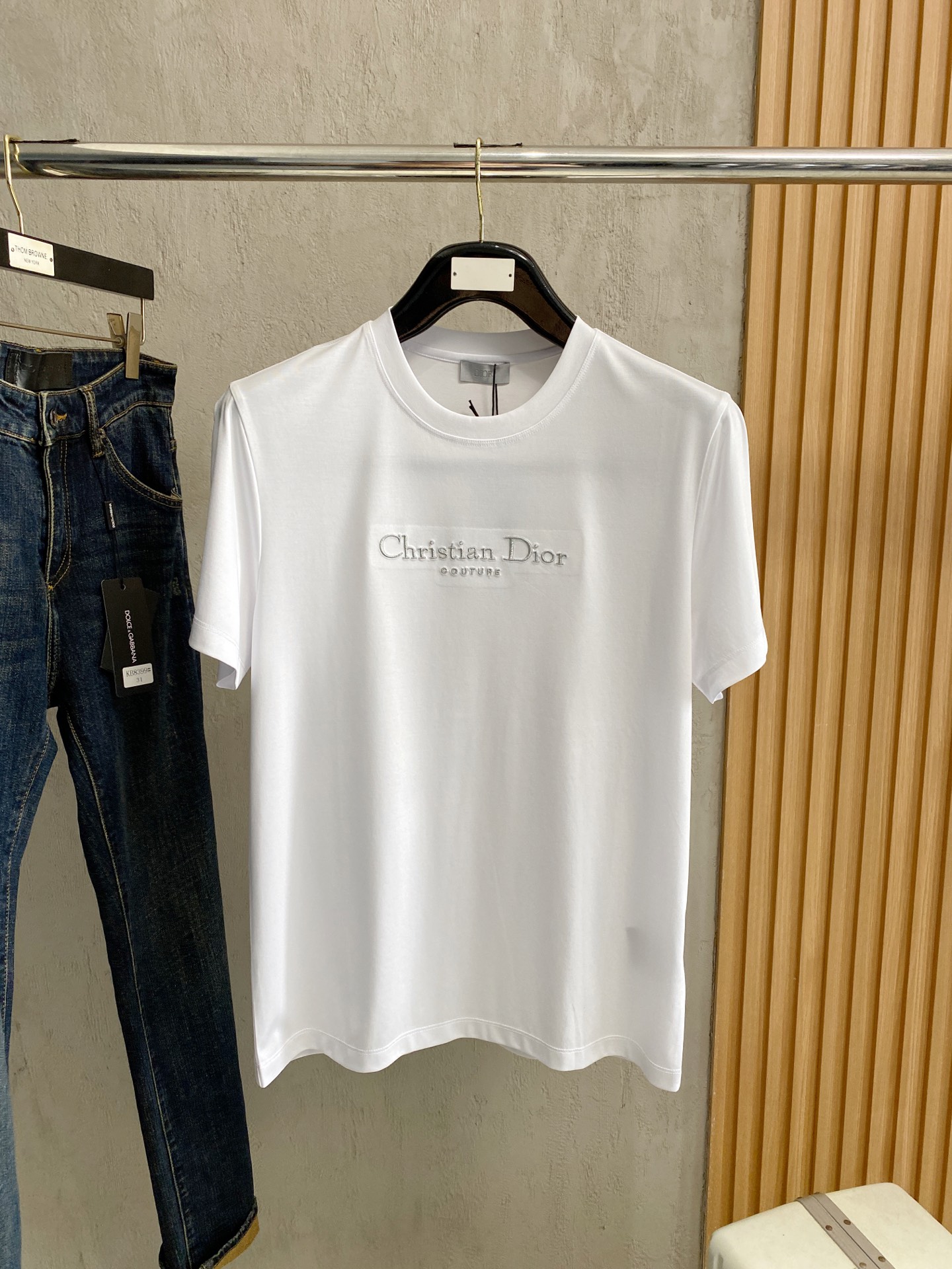 디올 DIOR 로고 남여공용 반팔티 (2컬러)