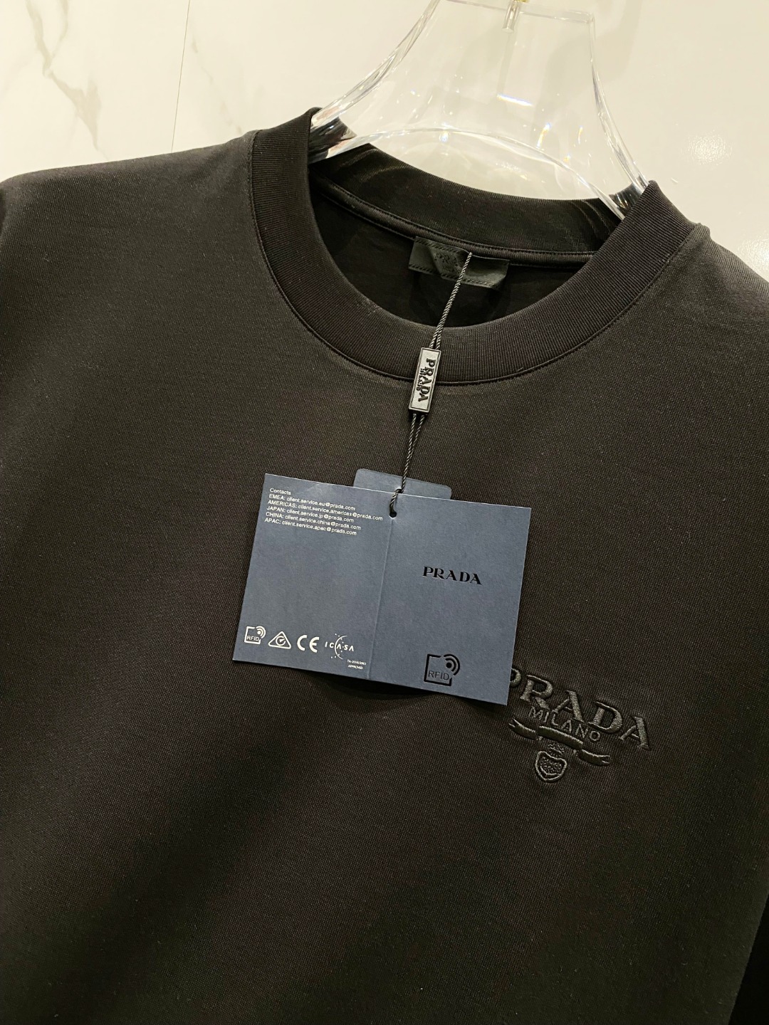 프라다 자수 로고 남성 반팔티 (2컬러)