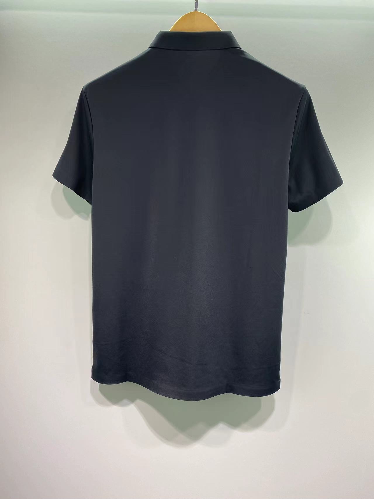 프라다 가슴 삼각 로고 남성 카라티 (2컬러)