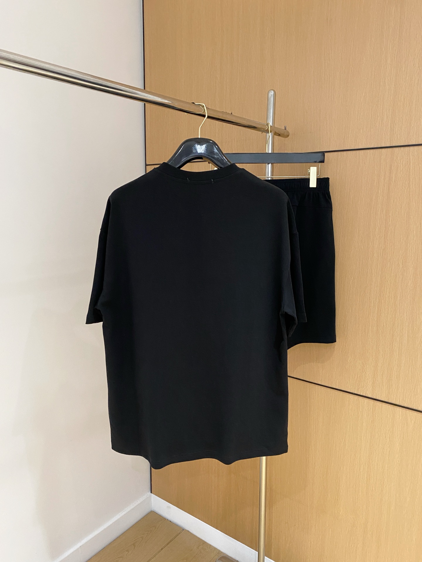 루이비통 LV 로고 남성 반팔티 & 반바지 세트 (2컬러)