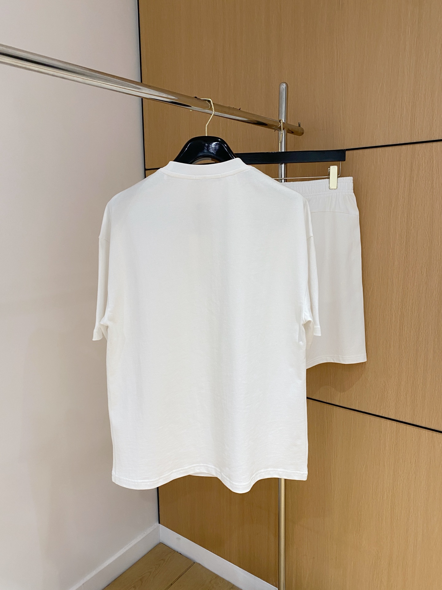 루이비통 LV 로고 남성 반팔티 & 반바지 세트 (2컬러)