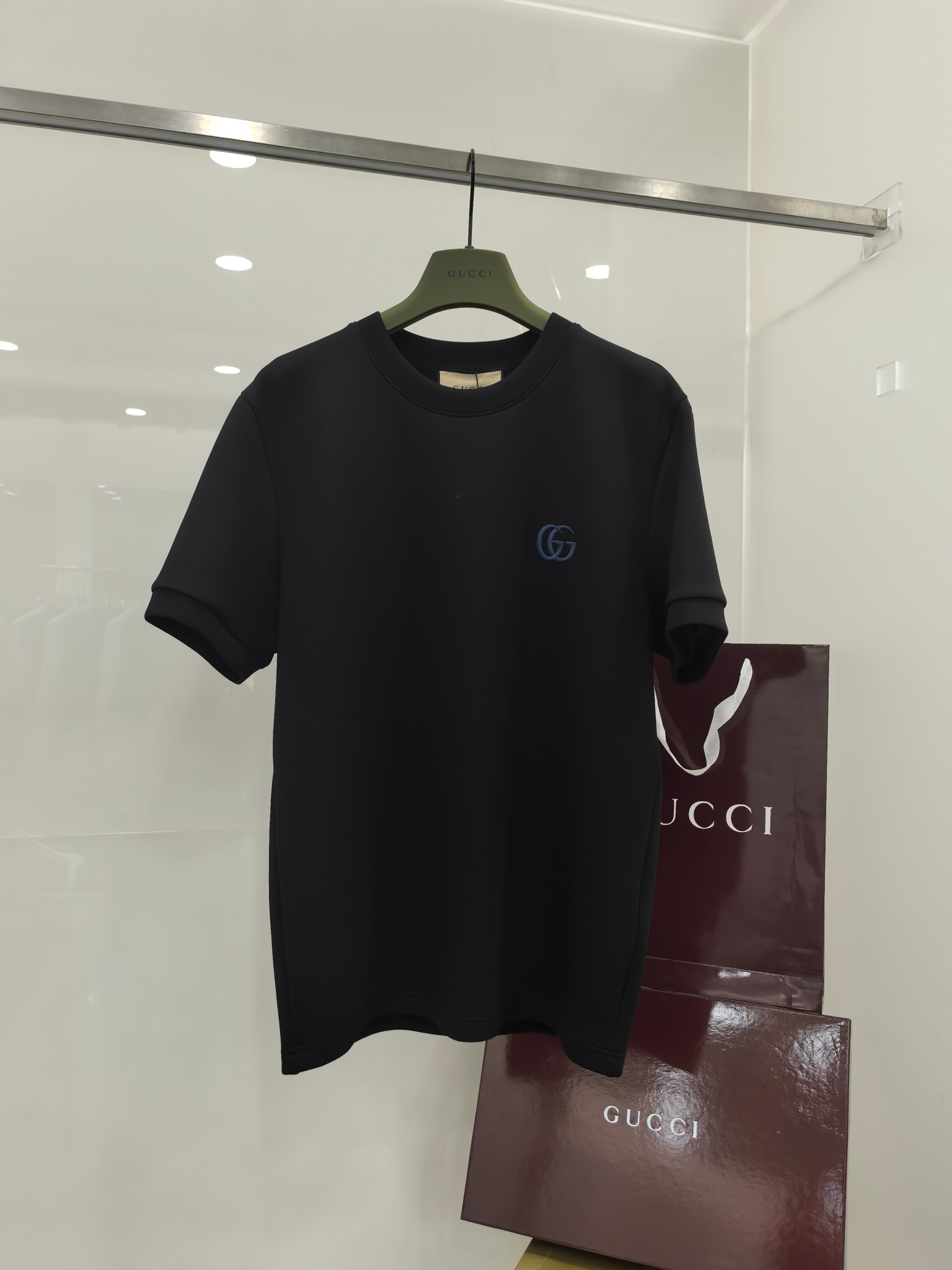 디올 가슴 자수 로고 남성 반팔티 (2컬러)