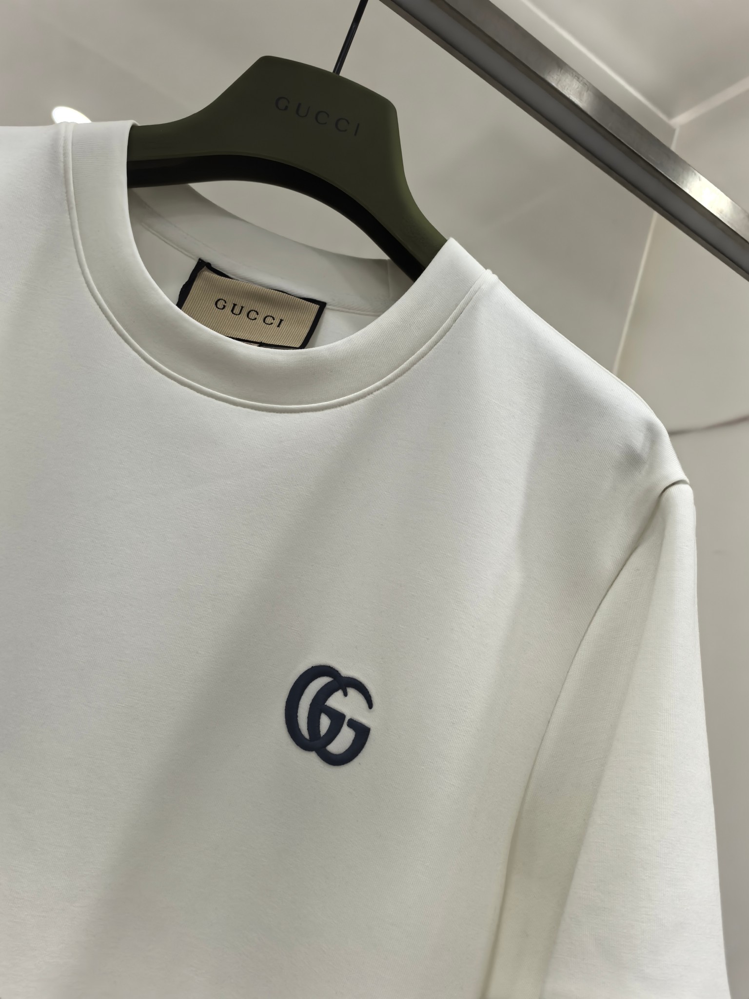 디올 가슴 자수 로고 남성 반팔티 (2컬러)