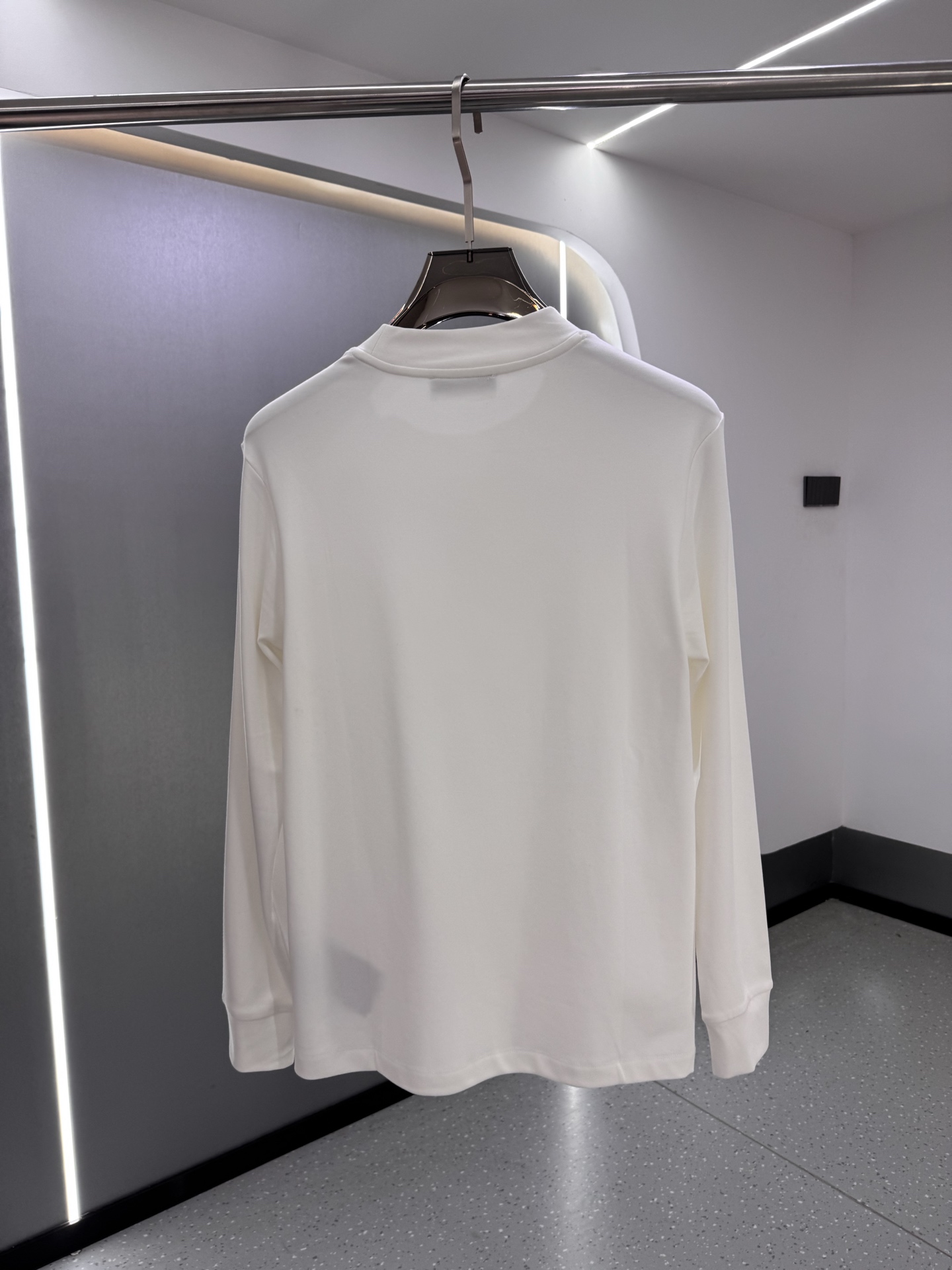 프라다 클래식 로고 킨팔티 (2컬러)