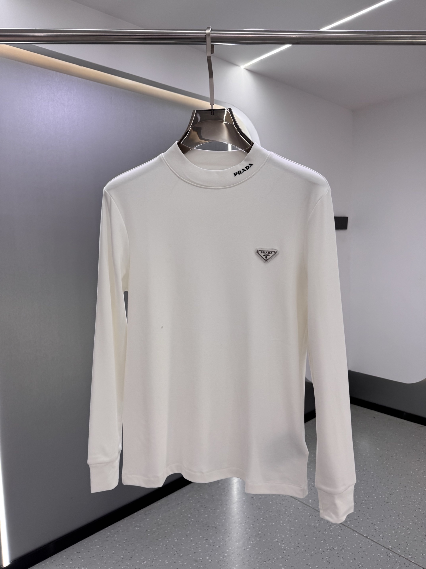 프라다 클래식 로고 킨팔티 (2컬러)