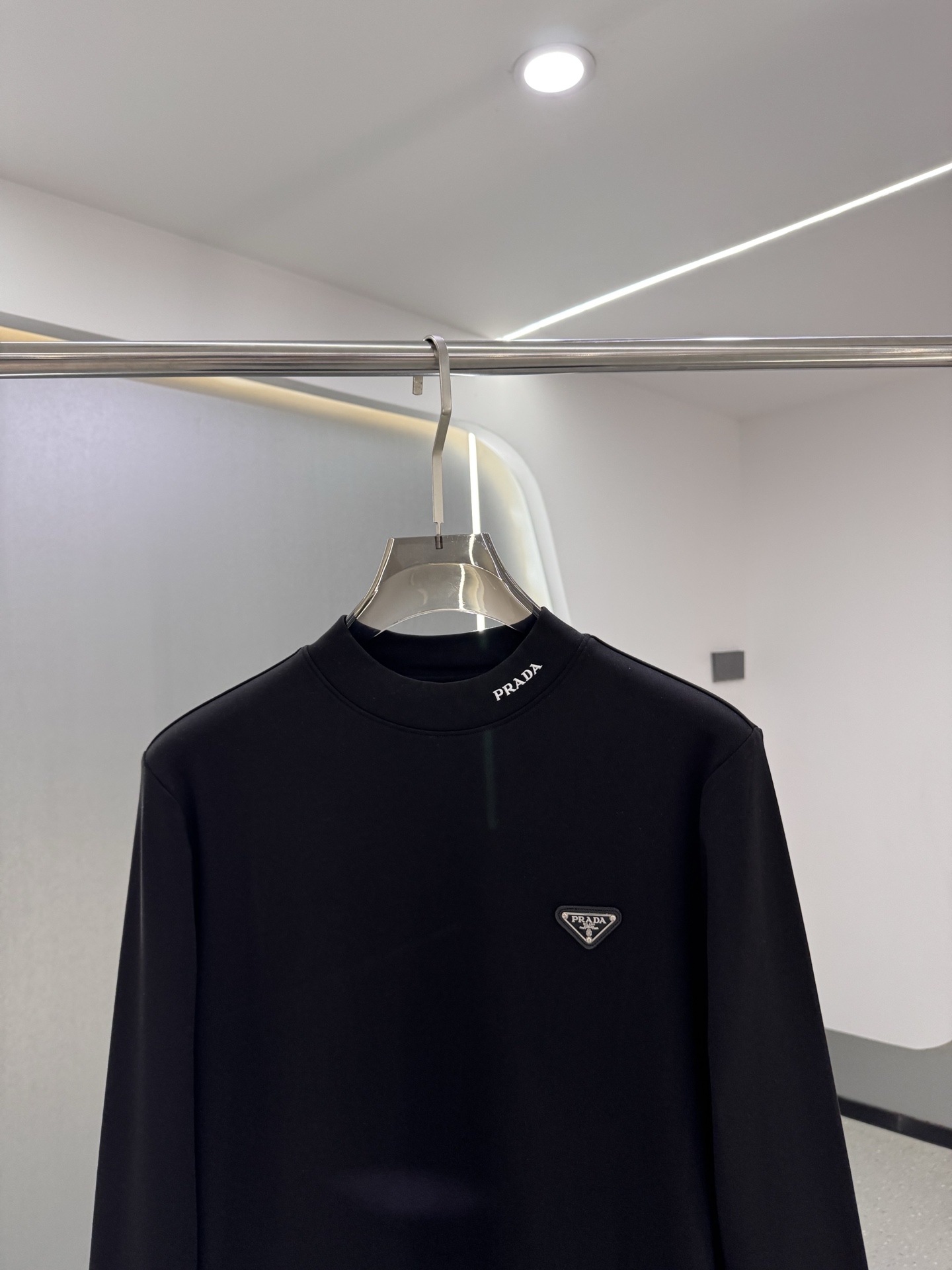 프라다 클래식 로고 킨팔티 (2컬러)