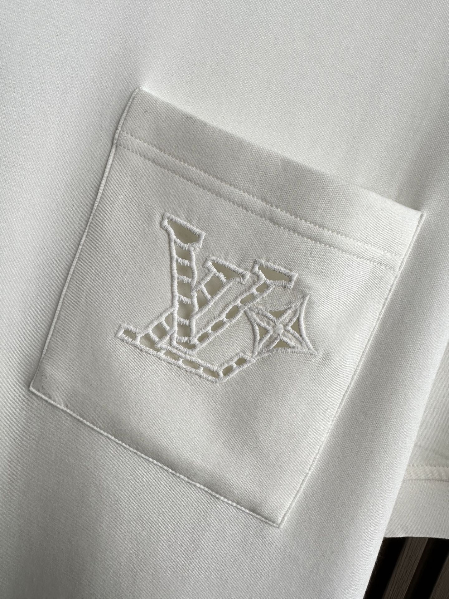 구찌 자수 로고 남성 반팔티 (2컬러)