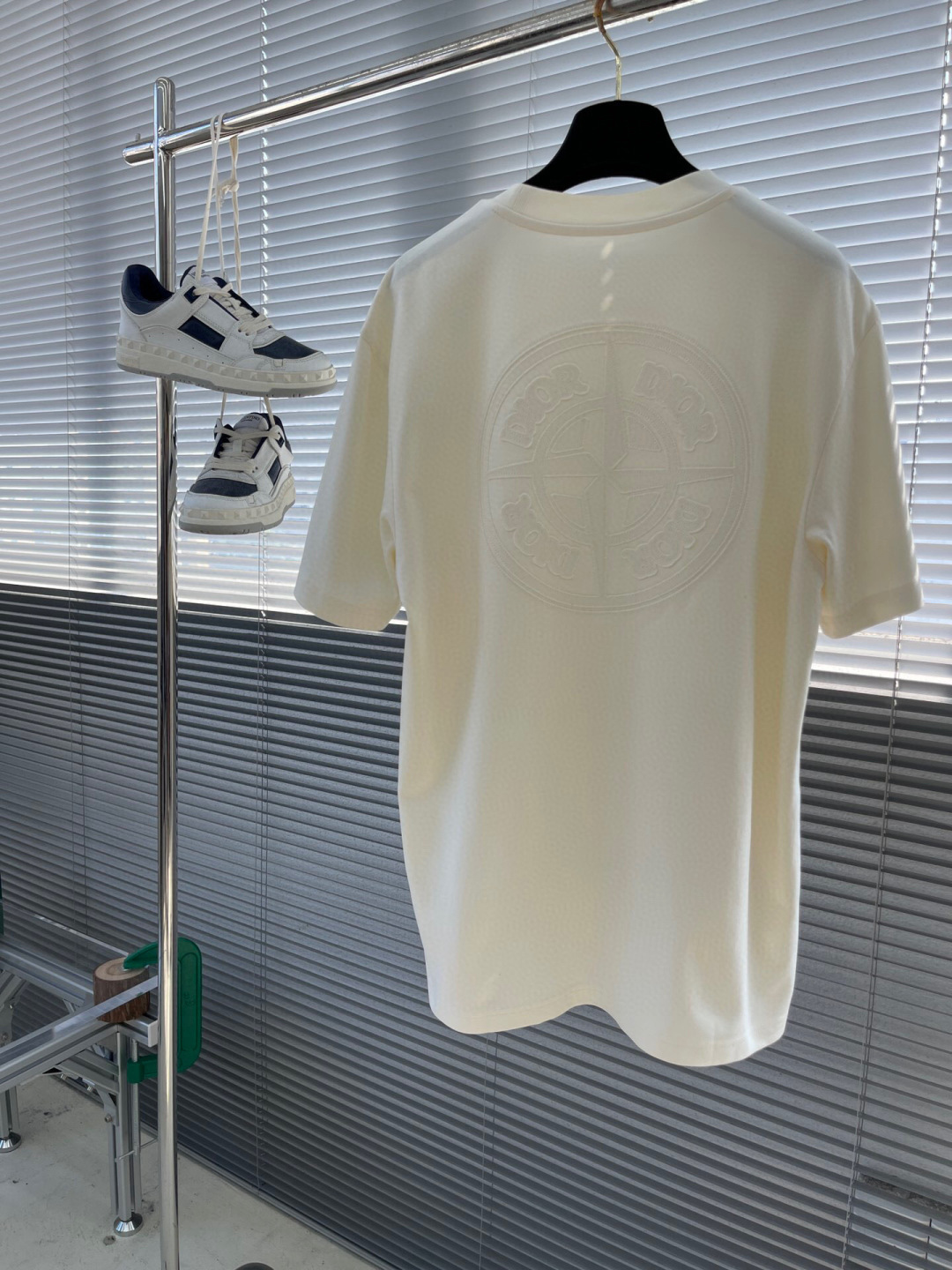 디올 자수 로고 남성 반팔티