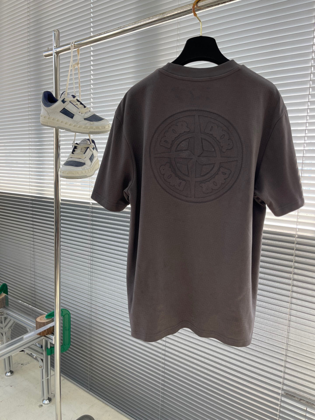 디올 자수 로고 남성 반팔티