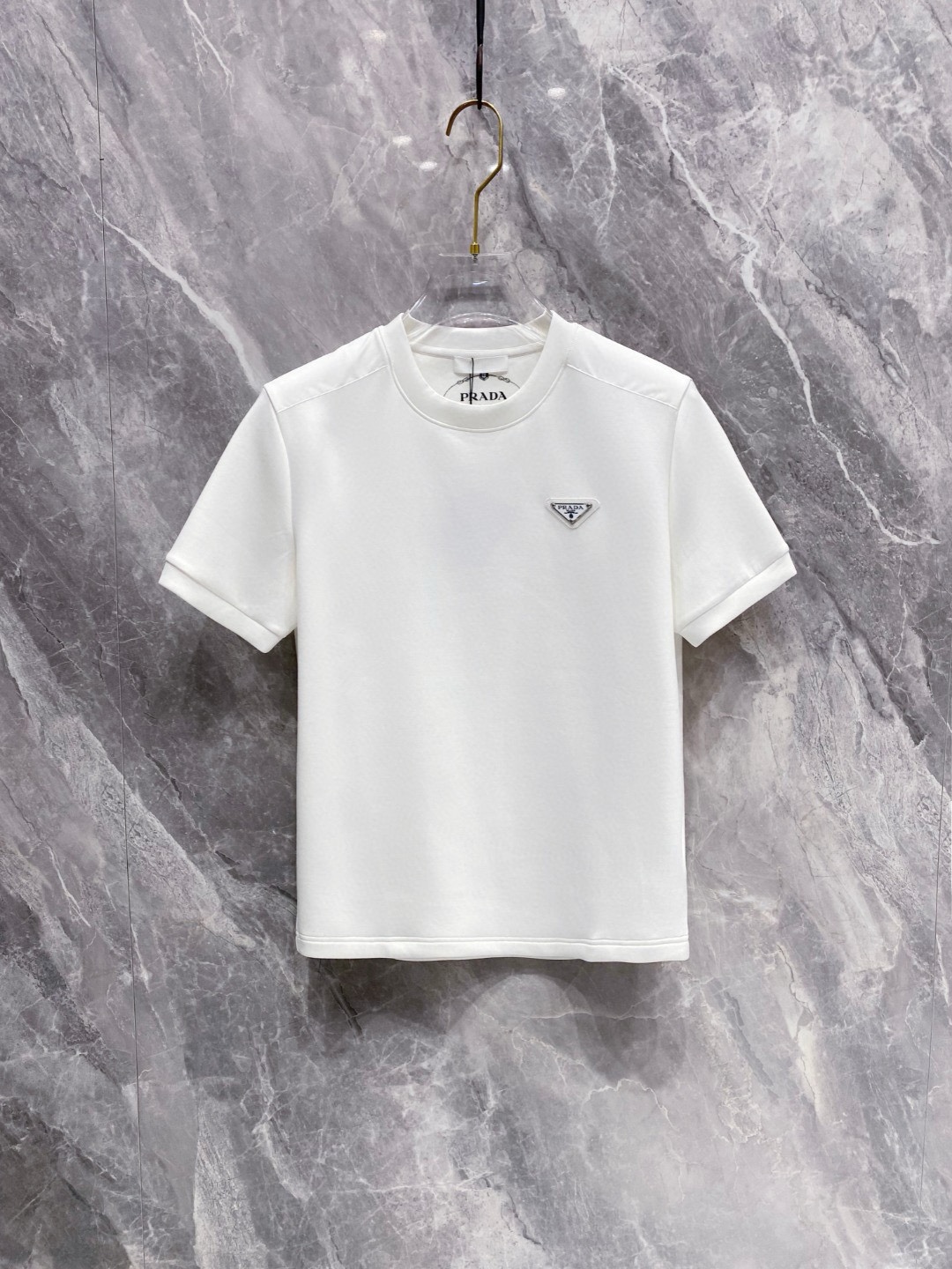 프라다 배지 로고 남성 반팔티 (2컬러)
