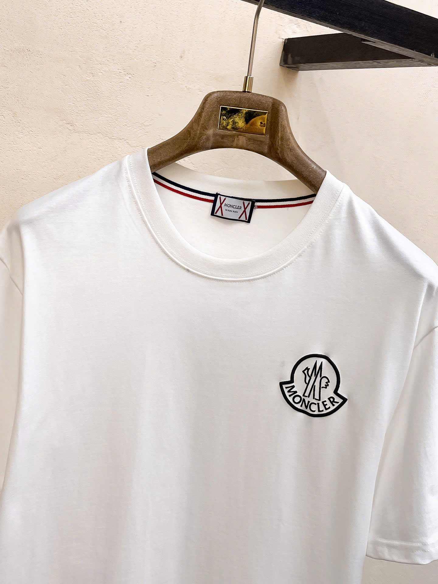 몽클레르 자수 로고 남성 반팔티(2컬러)