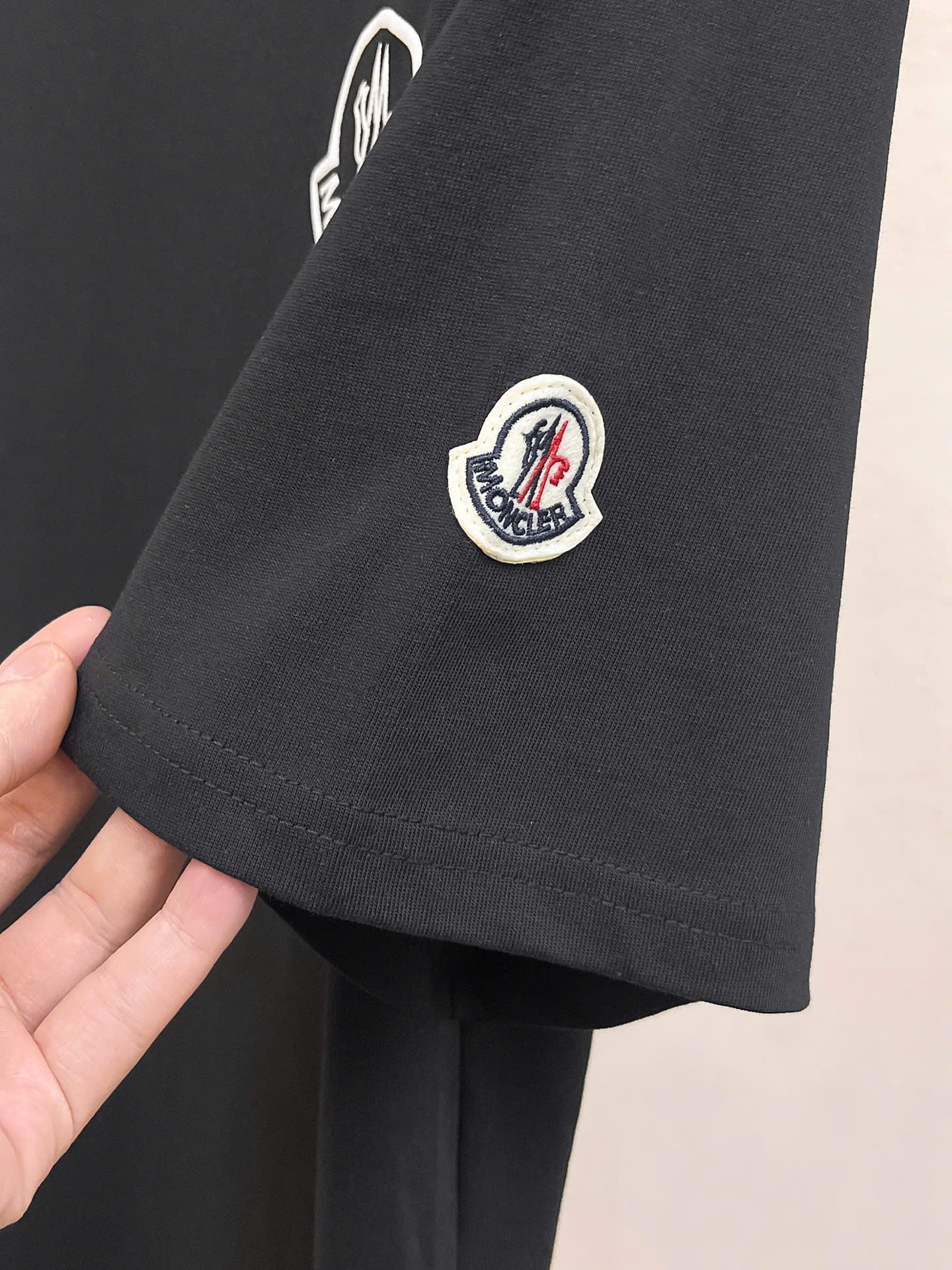 몽클레르 자수 로고 남성 반팔티(2컬러)