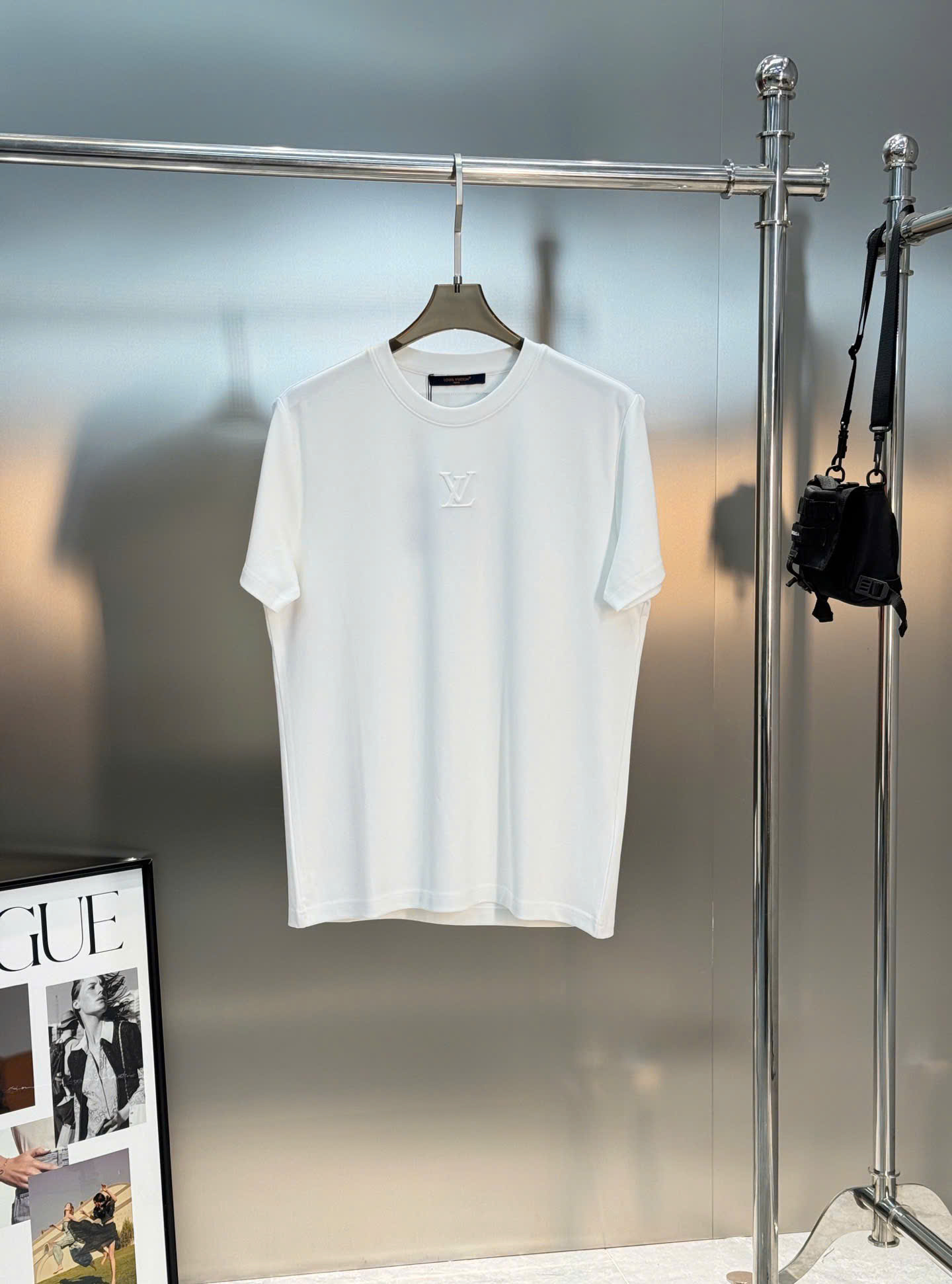 루이비통 3D 로고 남성 반팔티 (4컬러)