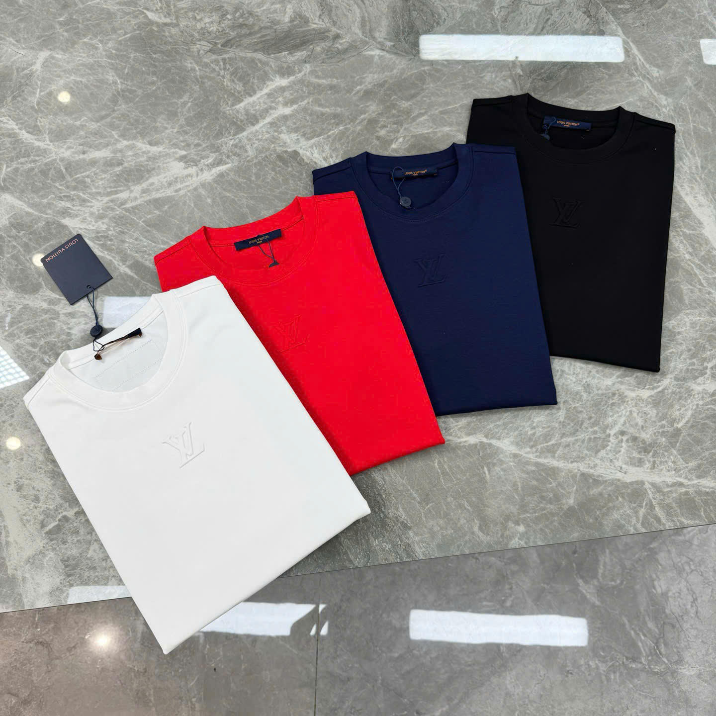 루이비통 3D 로고 남성 반팔티 (4컬러)