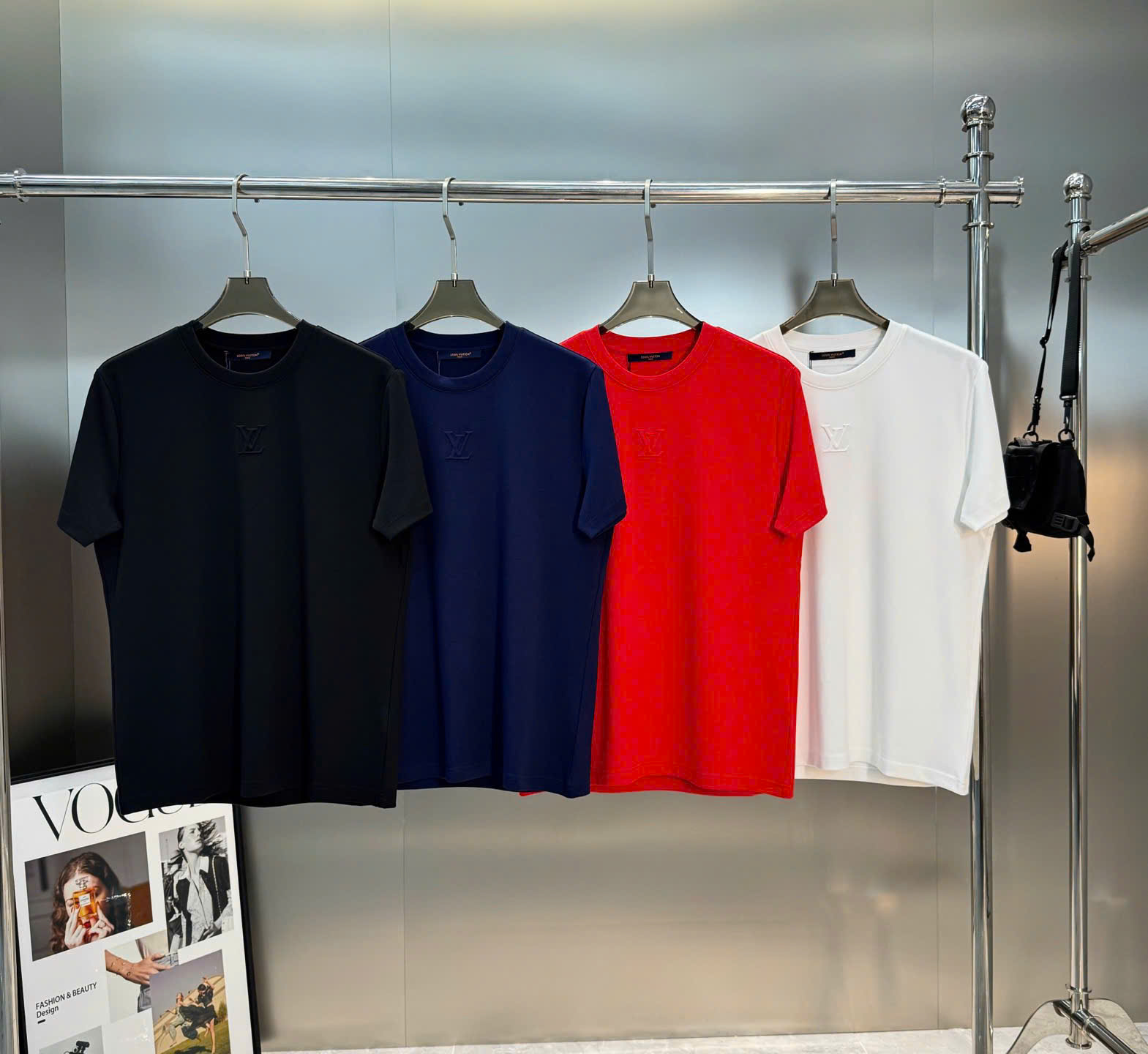 루이비통 3D 로고 남성 반팔티 (4컬러)