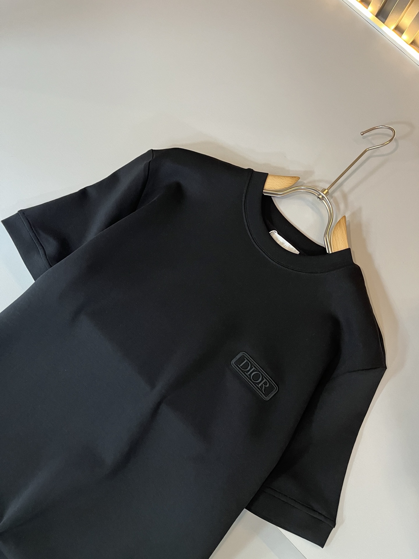 디올 가슴 로고 남성 반팔티 (2컬러)