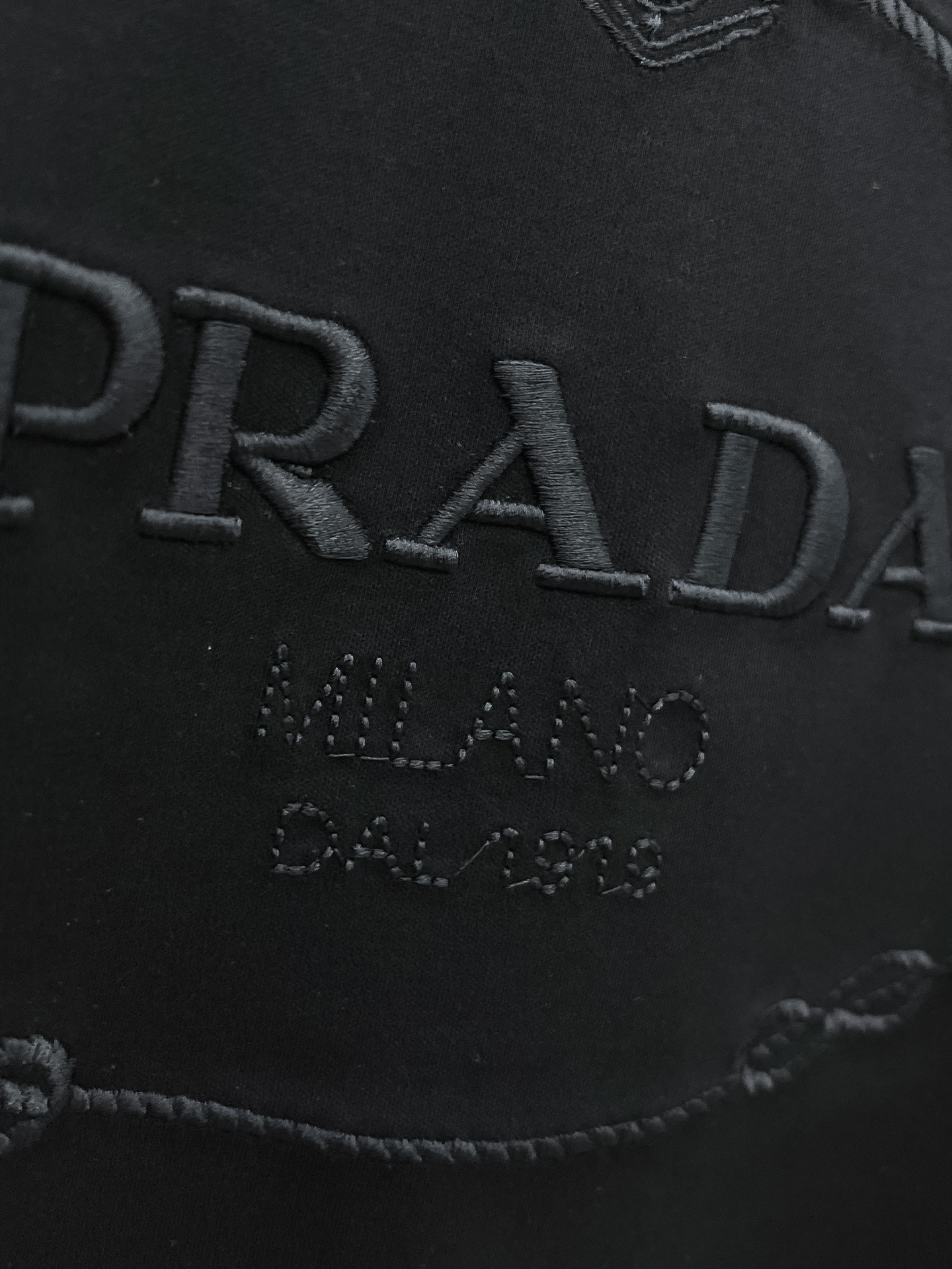 프라다 클래식 로고 남성 반팔티