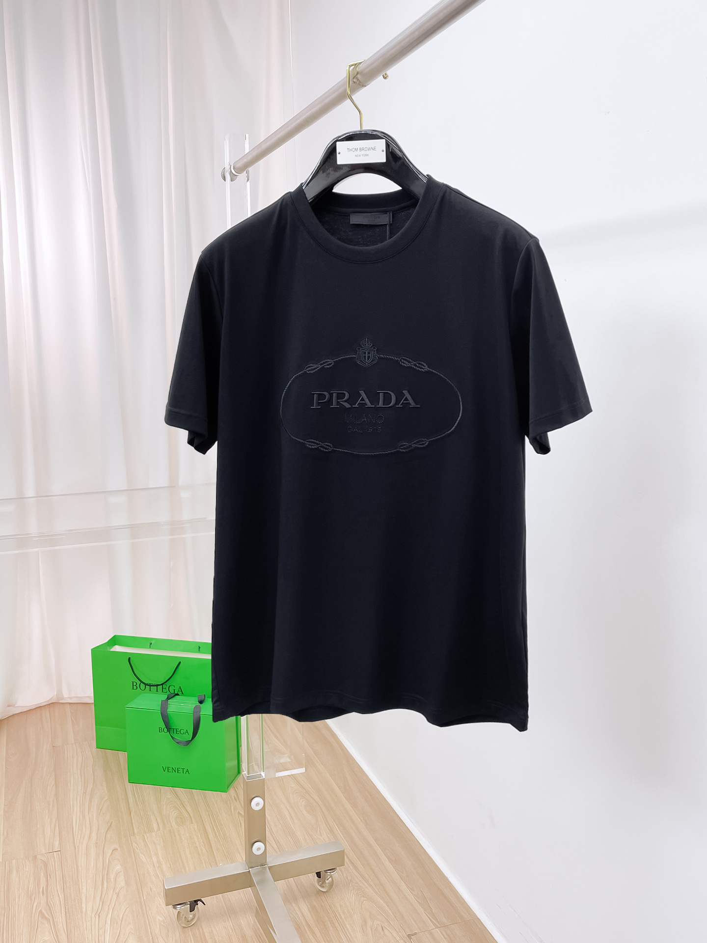 프라다 클래식 로고 남성 반팔티